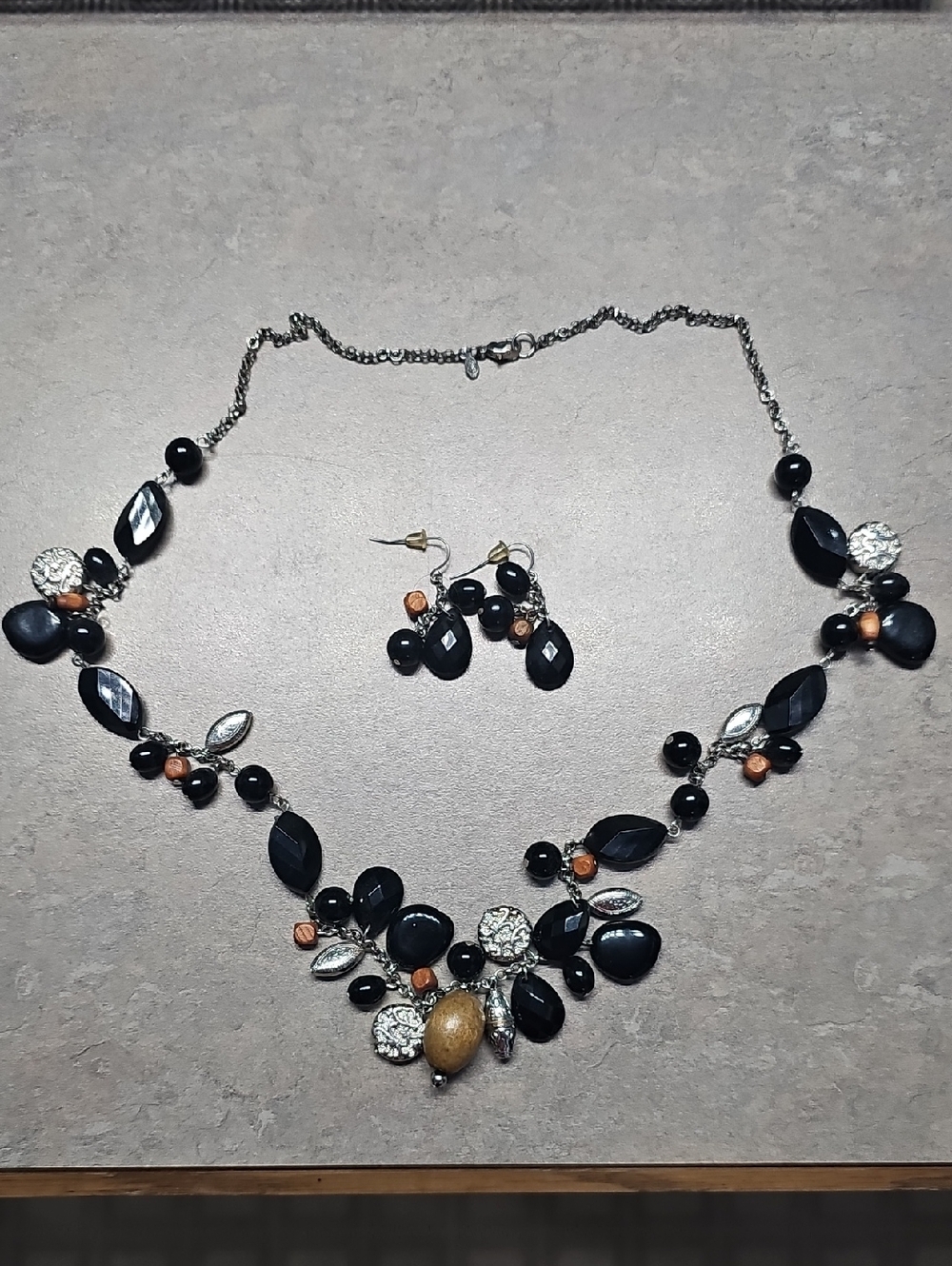 Black & Gold Floral Accent Necklace and Earring Set